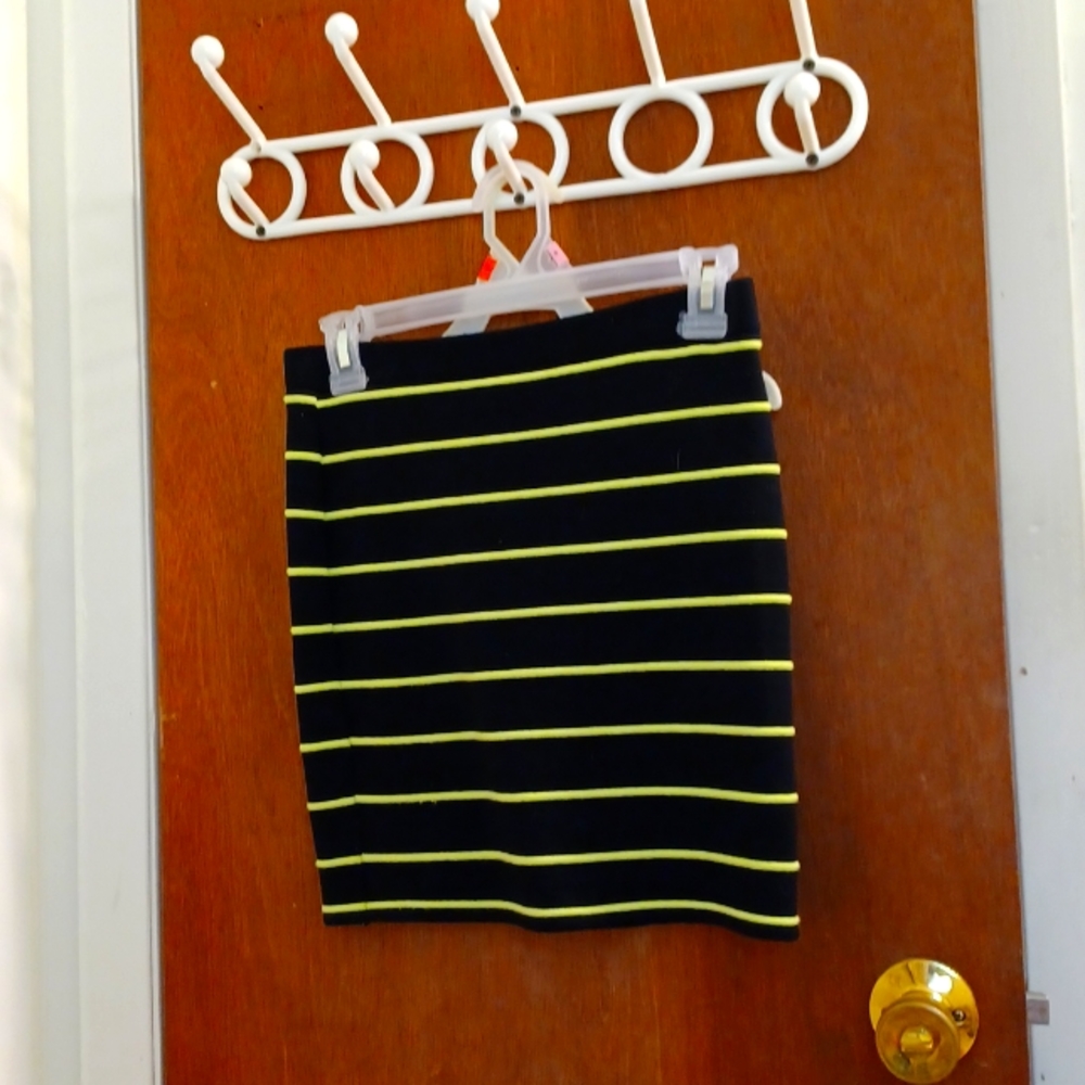 Small black and green pencil skirt